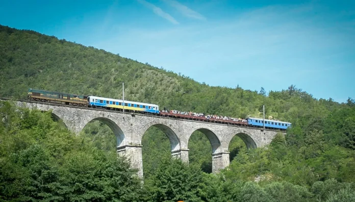 Sa 150.000 KM od Vlade USK pokreće se turistički voz Bihać-Bosanska Krupa. Iskoristite promotivne vožnje ovog ljeta!