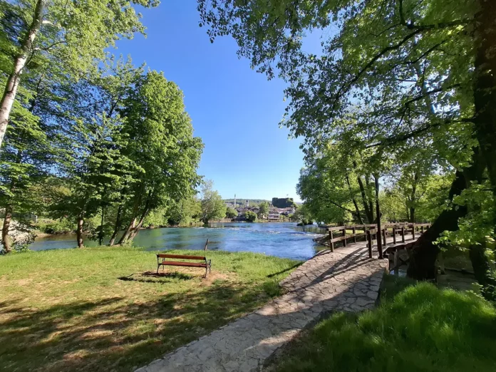U Bosanskoj Krupi danas sunčano jutro i maksimalna temperatura do 25 stepeni, idealno za uživanje na otvorenom.