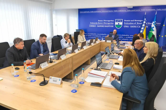 Vlada USK osigurala 67.000 KM za spomen-obilježje i dječije igralište u Bosanskoj Krupi, ističući važnost lokalne zajednice.