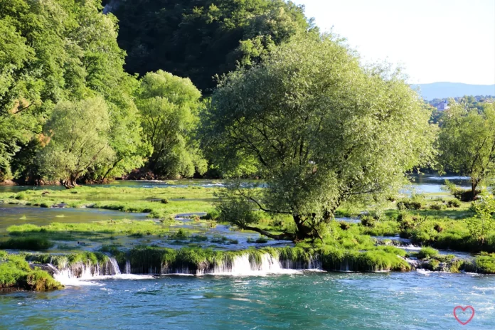 Danas u Bosanskoj Krupi ljetne temperature do 29°C uz sunčano i vrlo toplo vrijeme. Oprez zbog visokog UV indeksa.