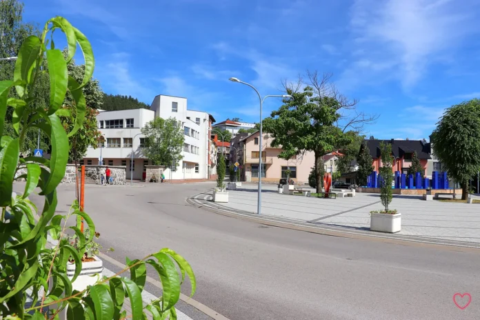 Iskoristite sunčano vrijeme u Bosanskoj Krupi s maksimalnom temperaturom do 22°C za aktivnosti na otvorenom.