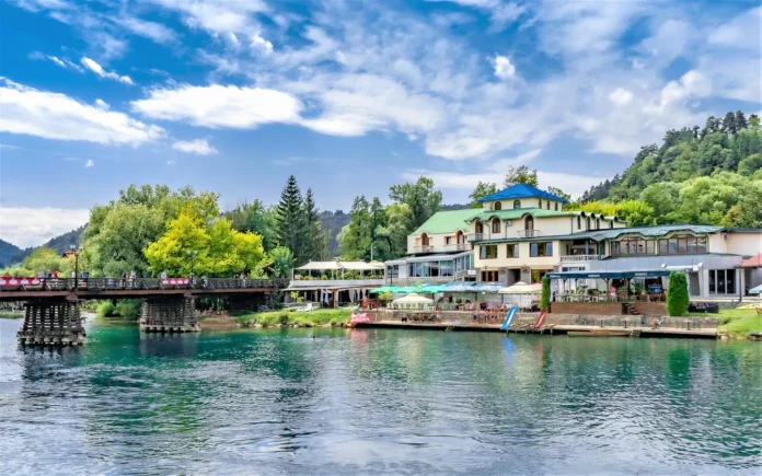 Meteo upozorenja za Bosansku Krupu: vrućine će uz pljuskove donijeti grmljavinu. Budite spremni na promjenu vremena!
