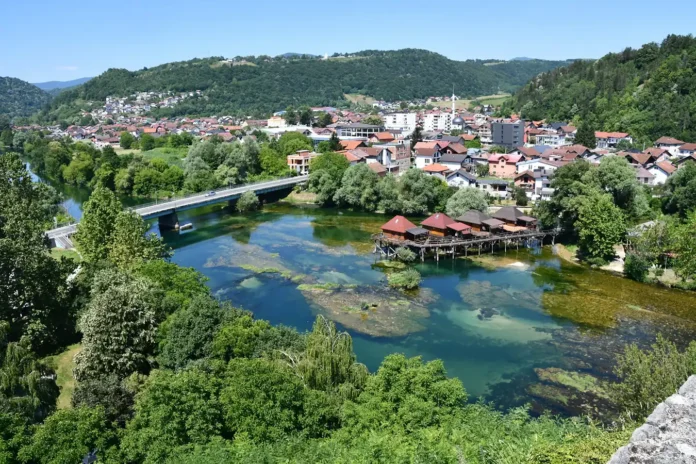 Danas u Bosanskoj Krupi očekujte visoke temperature i sunčano vrijeme. Saznajte više o vremenskim prilikama.