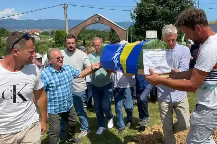 Sahrana žrtava u Memorijalnom centru Kamičani, Krušnica.