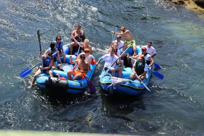 Održana peta regata Bosanska Krupa – Bosanska Otoka nudi užitak u prirodnim ljepotama i bogatom muzičkom programu.
