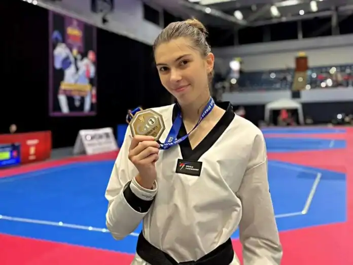 Ada Avdagić sa medaljom za BiH u taekwondou na Mediteranskim igrama.