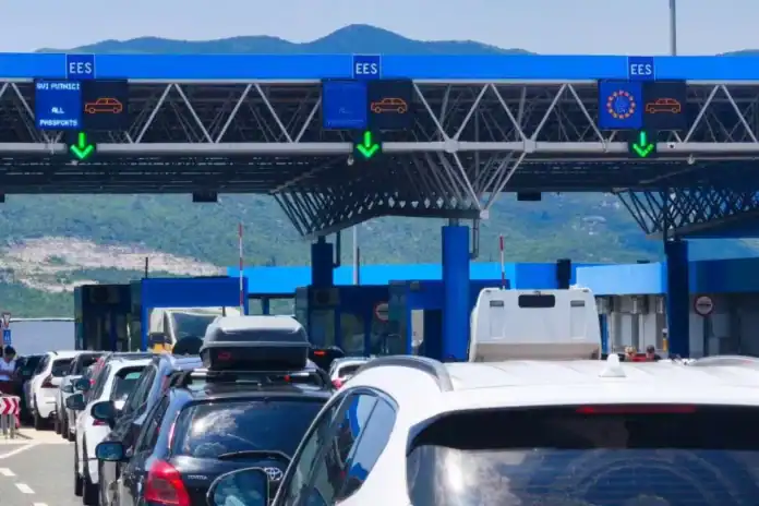 Duga kolona vozila na graničnom prelazu iz BiH.
