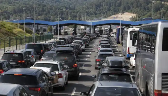 Upoznajte se sa situacijom na graničnim prelazima. Duga zadržavanja na granici BiH i Hrvatske uzrokuju gužve.