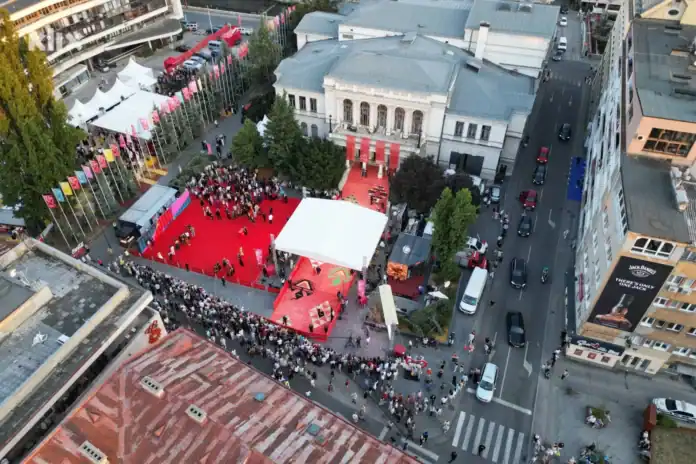 Krušnica na festivalu s velikom publikom i crvenim tepihom.