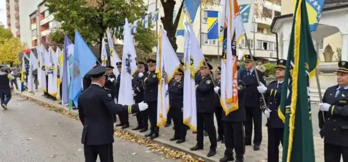 Obilježena 34. godišnjica formiranja slavnog 5. korpusa Armije RBiH uz prisustvo ratnih veterana i građana.