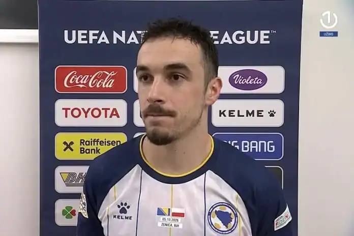 Fudbaler iz Bosne i Hercegovine na press konferenciji.