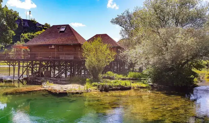 Istražite vremensku prognozu za Bosansku Krupu: sunčano i ugodno vrijeme sa maksimalnom temperaturom od 23°C.
