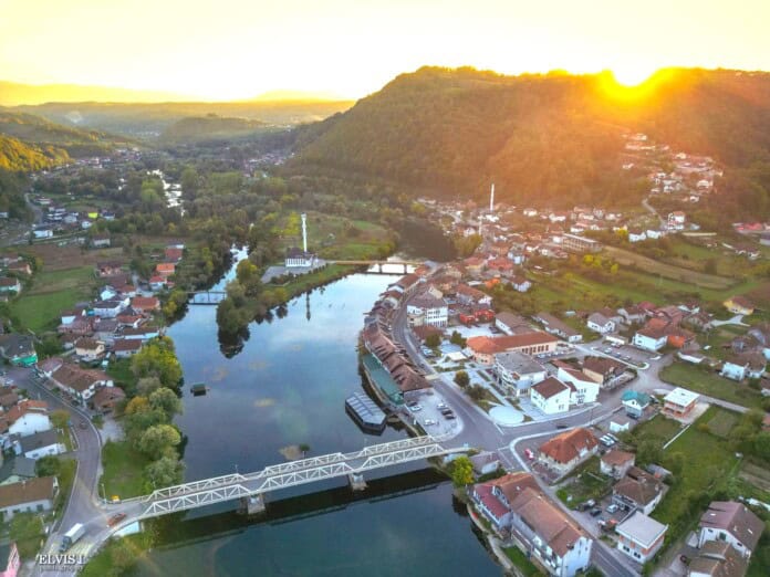 Vremenska prognoza za Bosansku Krupu najavljuje padavine. Ponesite kišobran i toplu odjeću za današnji dan.