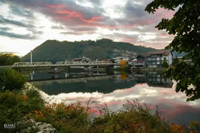 Očekuje se sunčano i toplije vrijeme u Bosanskoj Krupi, sa maksimalnom temperaturom do 20°C i pravim uvjetima za uživanje.